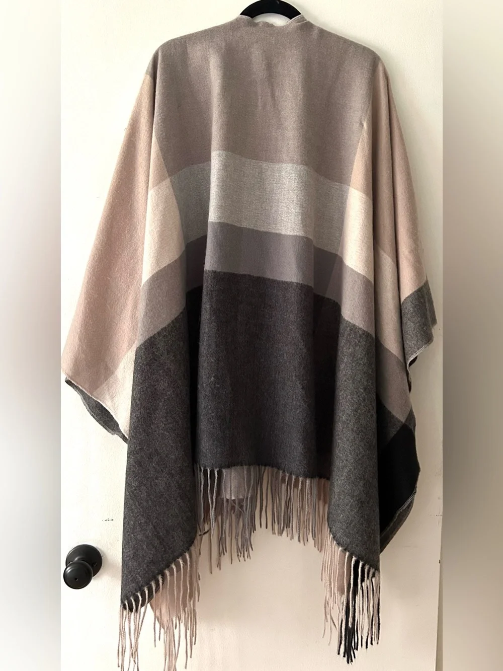 Wrap/Cape - Picture 5 of 6